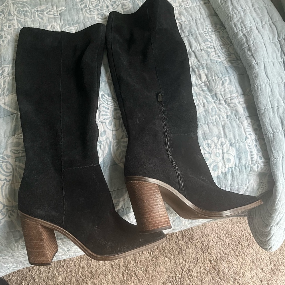 Vince Camuto Black Heeled Boots with Chunky Heel